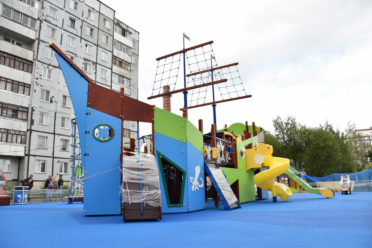 Корабль для детей появился на улице Матросова
